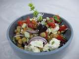 Salade de pois chiches, concombre, tomates et féta