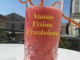 Smoothie ananas, fraises, framboises