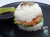 Sushi burger saumon avocat