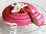 Entremet framboises, pistache et glaçage miroir