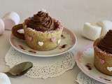 Mousse dans sa tasse en biscuit