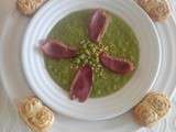 Purée de petits pois, magrets de canard fumés et palmiers graines de sésame, emmental