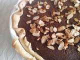 Tarte mousseuse au chocolat et aux amandes effilées