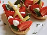 Tartelettes aux fraises et rhubarbe pochée