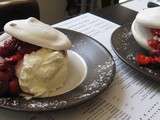 Pavlova aux fraises = straw-lova