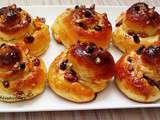 Brioches aux noix et raisins secs