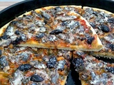 Pizza aux oignons verts et sardines