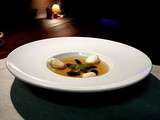 Consommé et quenelles de volaille aux morilles