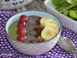 Smoothie bowl vert avocat pomme épinard et banane