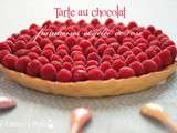 Tarte au chocolat, framboises et gelée de rose