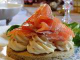 Pour une entrée de fête, des tartelettes sarrasin, mousse d'asperge et saumon fumé