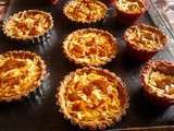 Tour The Tops: tartelettes aux pommes râpées à la pâte aux spéculoos, coulis de caramel