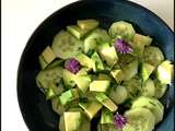 Salade concombre, avocat & fleurs de ciboulette