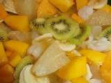 Salade de fruits festive aux fruits d'hiver