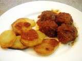 Keftedes, boulettes de viande à la grecque en sauce tomates du jardin et pomme de terres poêlées