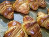 Croissants farcis au thon et au fromage