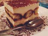 Délicieux tiramisu classique au café