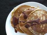 Pancakes complets et leur sauce chocolat-amande