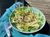 Salade frisée sauce tahini et graines