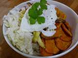 Donburi végétarien occidentalisé aux saveurs méditerranéennes (œuf poché, patate douce et courgette au four et sauce aubergine parfumée au gingembre et au cumin)