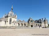 Chantilly(60)-La Cour Intérieure du Château