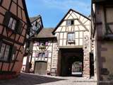 Riquewihr(68)-Rue des Remparts