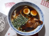 Soupe ramen oeufs et volaille