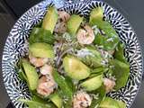 Salade d’épinards frais et d’avocat aux crevettes