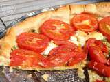 Tarte fine aux tomates, chèvre et pesto