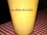 Smoothies banane pomme orange au yahourt de brebis et pollen en pelotte