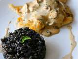 Filets de sole, sauce aux champignons et risotto à l'encre de seiche