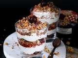 Verrine au fromage blanc vanillé, cerises & granola maison