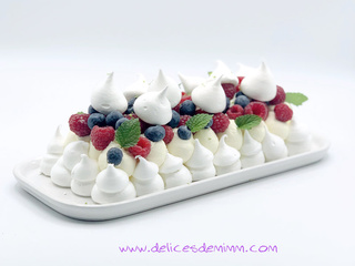 Bûche de Noël façon Pavlova aux fruits rouges