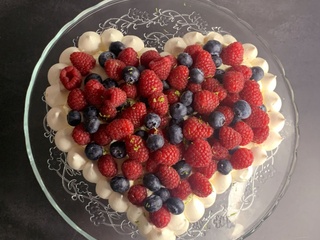 Cœur de Pavlova aux fruits rouges