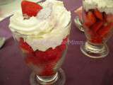 Verrine de fraises à la crème de violette