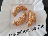 Petits croissants aux pignons