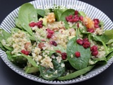 Salade au quinoa, boulgour et pousses d’épinards