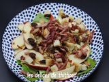 Salade aux lardons, pommes et noix, vinaigrette au miel