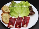 Salade aux roulades de bresaola et croûtons à l’ail