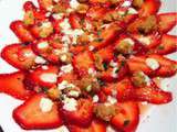 Carpaccio de fraise, crumble sablé et sa chantilly au basilic