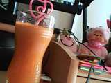 Jus de pamplemousse , orange , carottes et branche de céleri