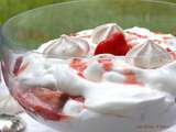 Eton mess fraises et rhubarbe confite