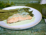 Pavés de truite et asperges, sauce à l’ail des ours