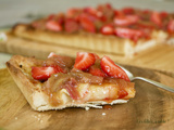 Tarte façon crème brûlée, rhubarbe et fraises