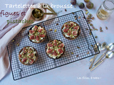 Tartelettes à la brousse, figues et pistaches