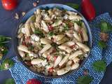 Salade de pâtes Castellane, épinards, tomates, feta et drêches oignon piment d'Espelette