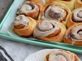 Brioches à la cannelle, glaçage à l'érable