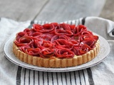 Tarte frangipane aux pommes  roses rouges 