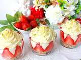 Verrines fraises chantilly & crumble à la noisettes