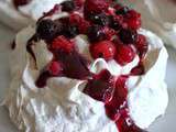 Petites pavlovas aux fruits rouges